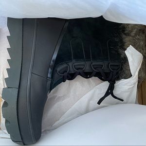 Sorel Joan of Arctic Next Boot in black. Size 8.5 Brand New in box